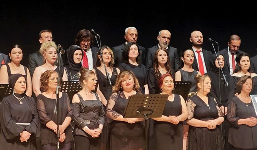 Hayat Boyu Öğrenme kursiyerlerinden türkü şöleni