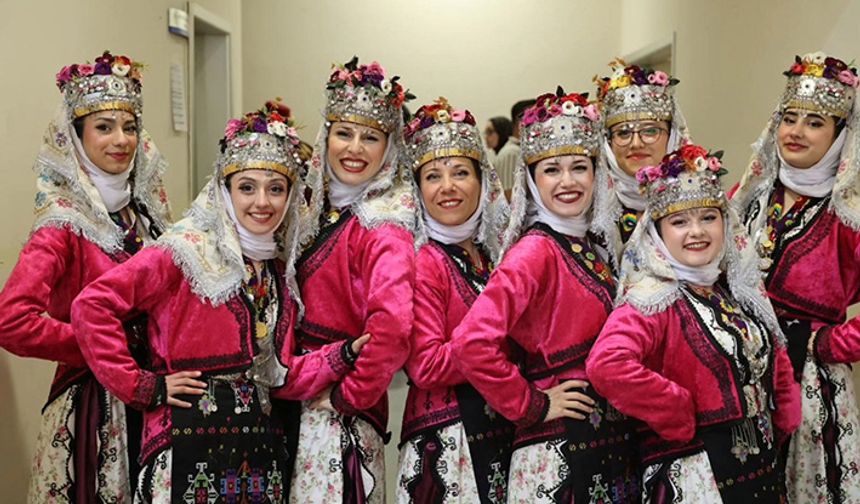 Halk oyunlarında üç dalda şampiyon oldu