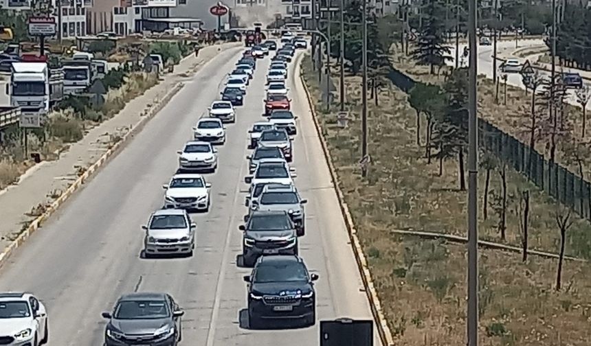 Bayram Tatilinde Dönüş Yolunda Denizli Güzergahında Yoğunluk