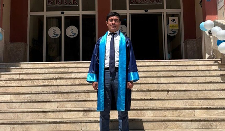 7. üniversite diplomasını aldı