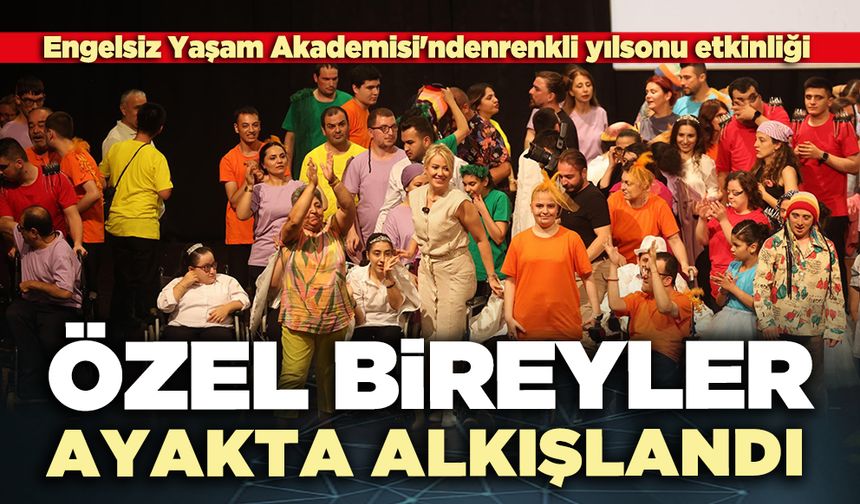 Yılsonu etkinliğinde özel bireyler ayakta alkışlandı