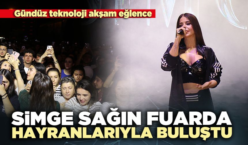Simge Sağın fuarda hayranlarıyla buluştu