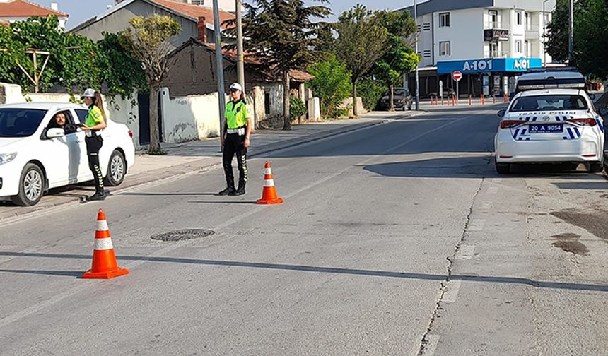Çivril’in trafik güvenliği kadın trafikçilere emanet