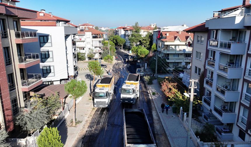 Denizli Büyükşehir’den sıcak asfalt atağı