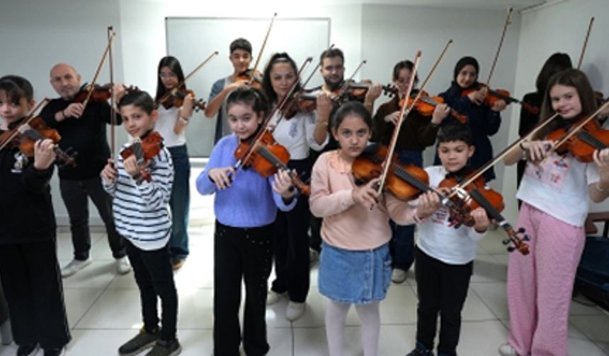 Kültür sanat kurslarıyla binlerce vatandaş yetenek kazanıyor