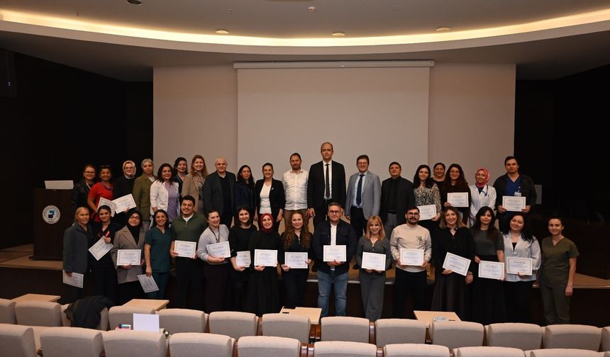 Yoğun Bakım Hemşirelerine Sertifika Töreni