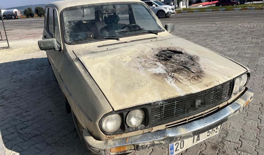 Seyir halindeki otomobil alev aldı