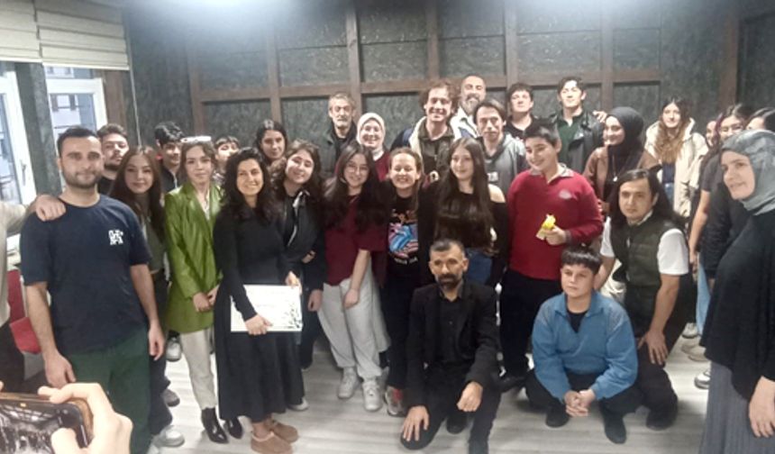 Mahşer-İ Cümbüş ekibi tiyatro tecrübelerini paylaştı