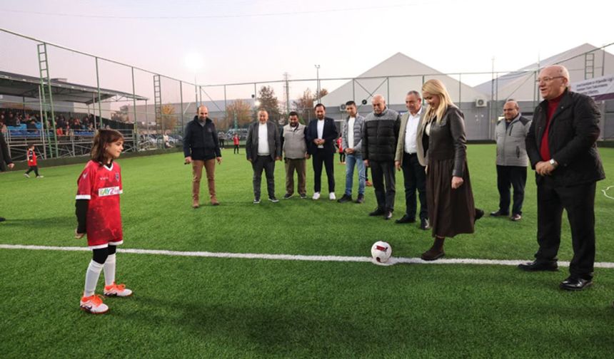 400 Minik futbolcu sahalarda