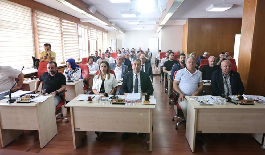 AK Parti’den açılış öncesi CHP lideri Özel’e çağrı