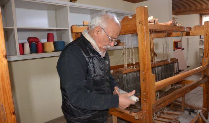 Babadağ’da El Dokuma Geleneği Yeniden Hayat Buluyor