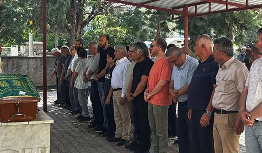 Gazeteci Sözeri’nin annesi son yolcuğuna uğurlandı
