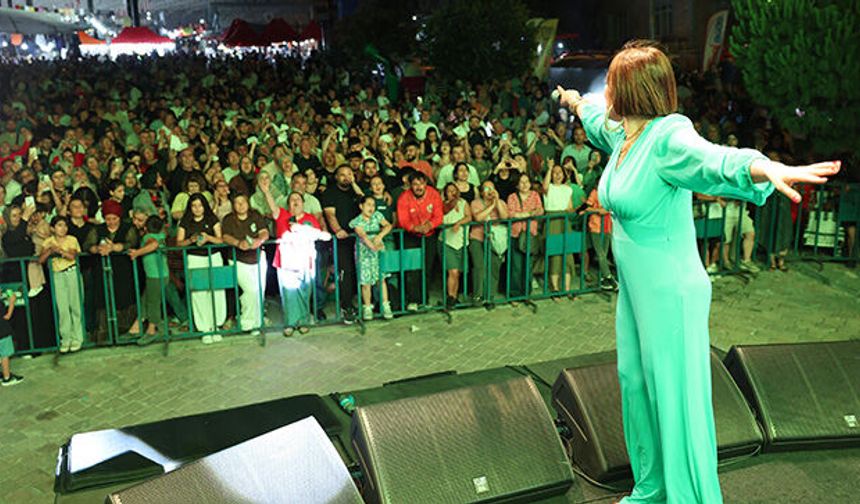 Honaz Kiraz Festivali'nde Reyhan Karaca Rüzgarı