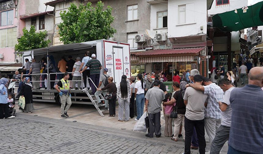 Denizli Büyükşehir’den 3 noktada 10 bin kişilik aşure hayrı