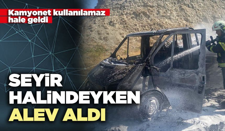 Kamyonet seyir halindeyken alev aldı