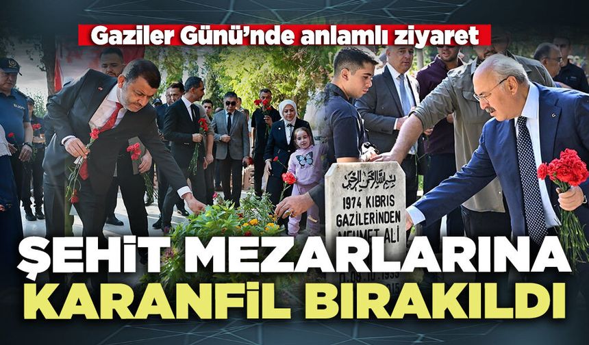 Şehit mezarlarına karanfil bırakıldı