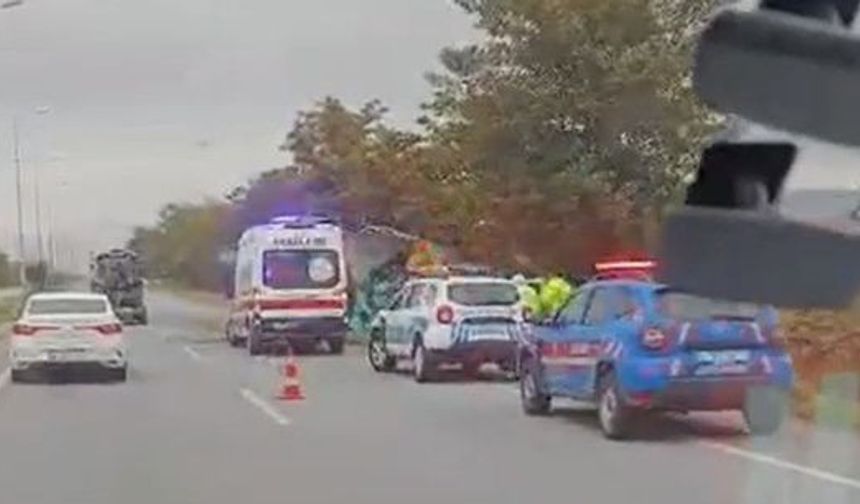 Denizli’de kamyon şarampole devrildi: 1 yaralı