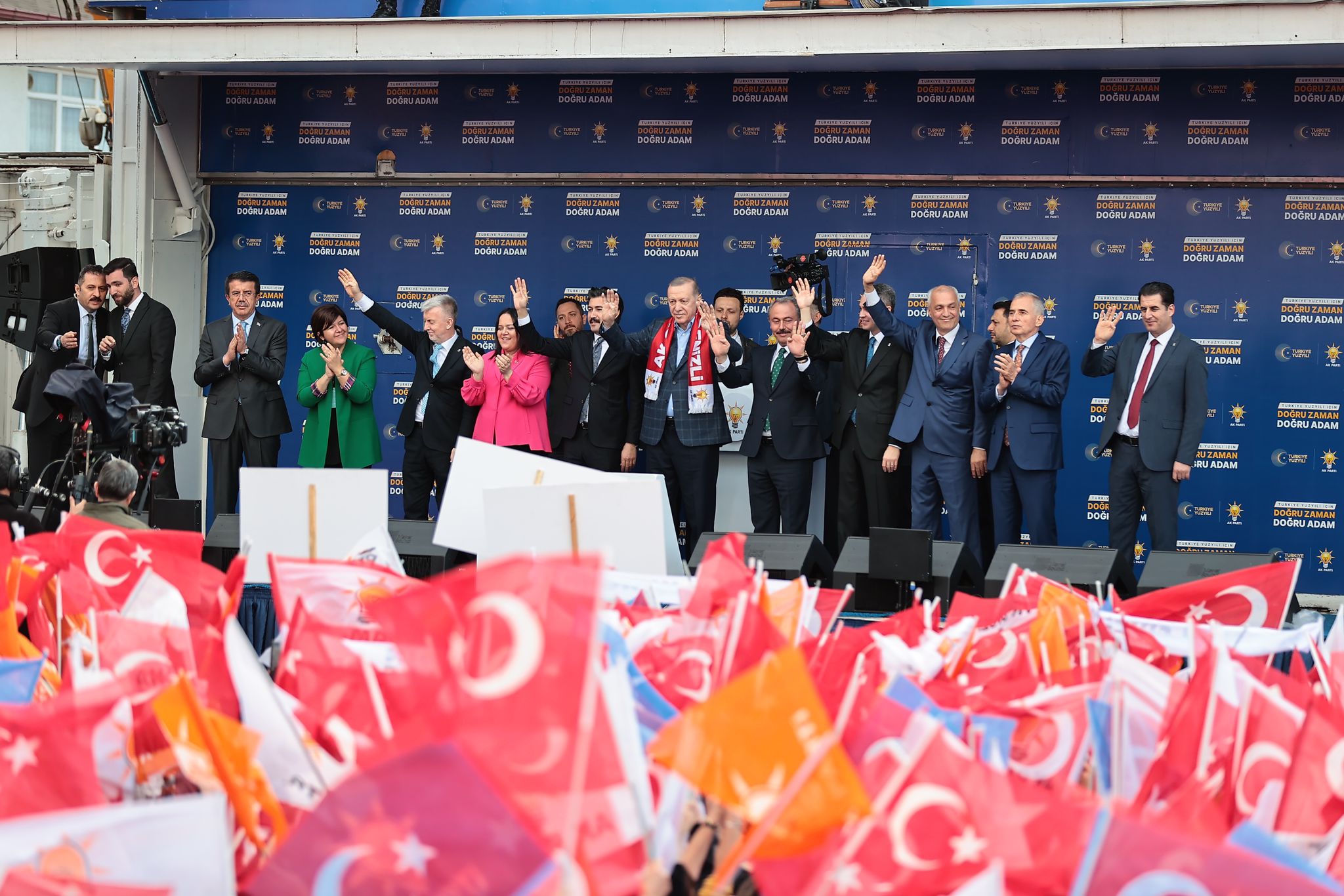 AK Parti Denizli İl Başkanı Yücel Güngör,14 Mayıs seçimleri öncesi kente gelen Cumhurbaşkanı Recep Tayip Erdoğan'ı bağrına basan hemşehrilerine teşekkür etti.
