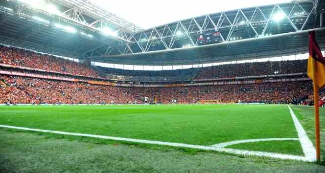 Türkiye Futbol Federasyonu EURO 2028 ve 2032'ye ev sahipliği yapmak için adaylık dosyasını UEFA'ya sundu. Dosyada ev sahipliği için 8 şehirden 10 stadyum bulunurken, İzmir'den hiçbir stat ve Vodafone Park'ın yer almaması dikkat çekti.