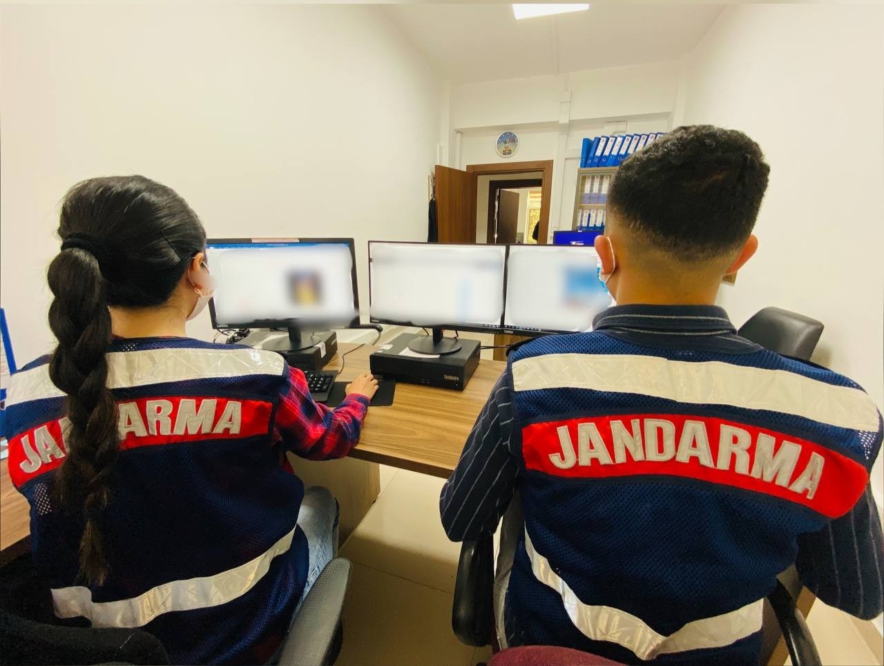 Denizli’de jandarma ekipleri, yasadışı ve uygunsuz olan toplamda 729 internet sitesine erişim engeli getirdi.