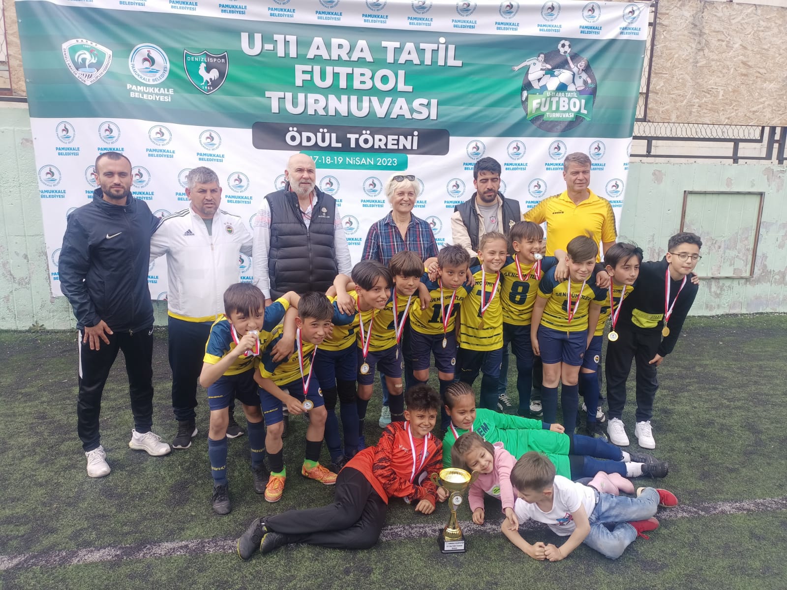 Pamukkale Belediyesinin 2022-2023 eğitim öğretim yılının ara tatilinde düzenlediği “U-11 Ara Tatil Futbol Turnuvası” sonuçlandı. 22 takımın katıldığı turnuvada Genç Ümitler takımı şampiyon oldu.
