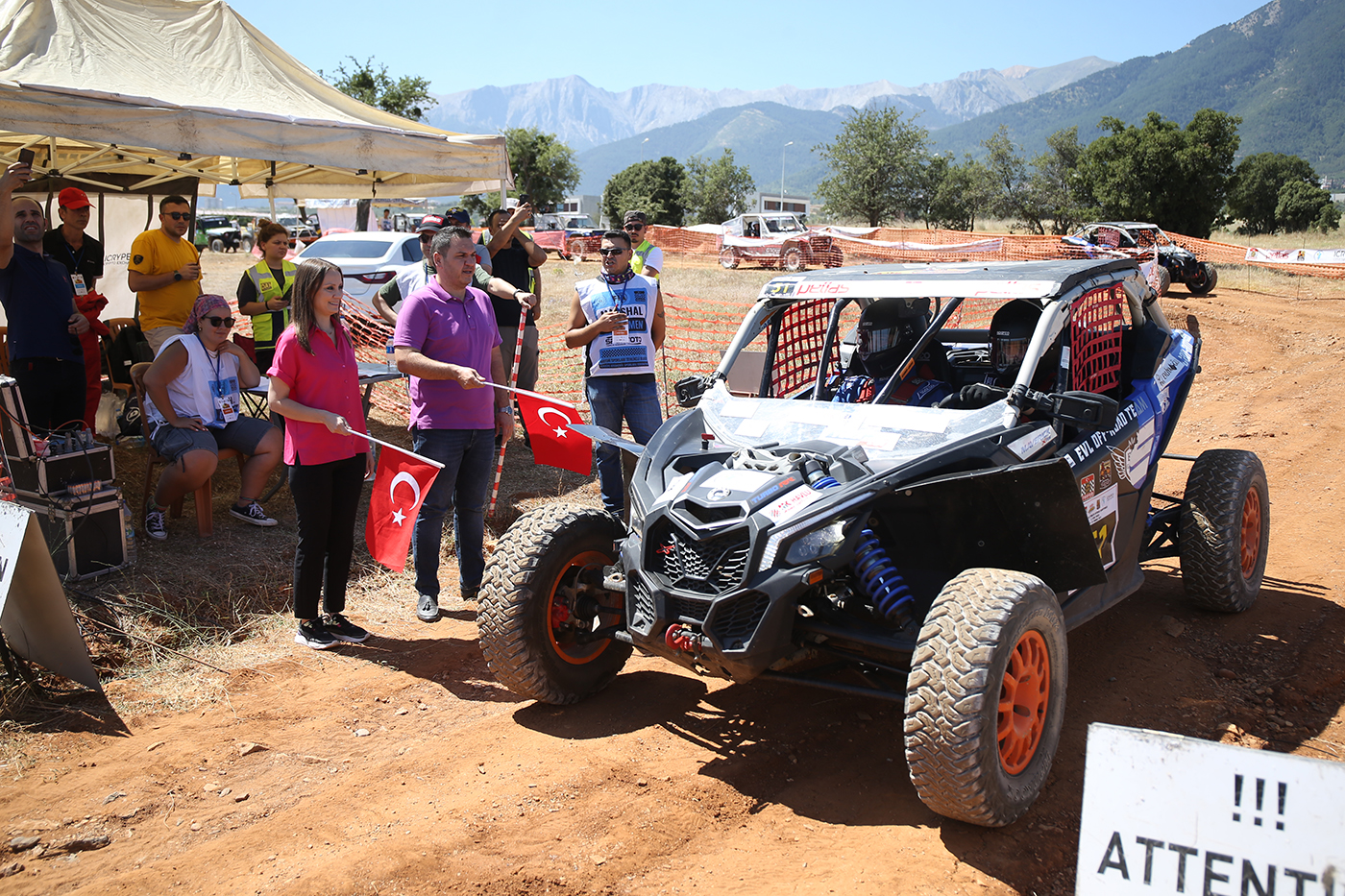 OFFROAD PİLOTLARI YARIŞA TOZU DUMANA KATARAK BAŞLADI (1)