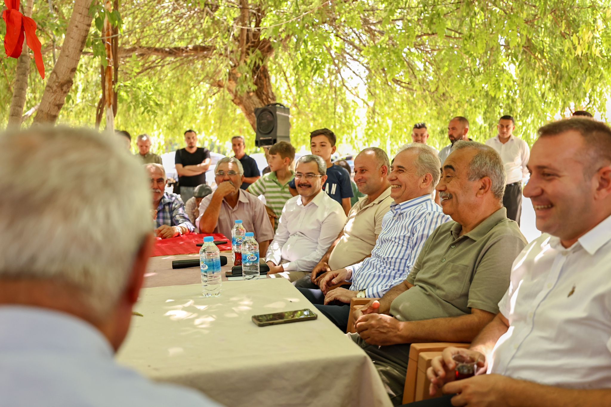 Başkan Zolan Çivrilli hemşehrileriyle kucaklaştı (5)