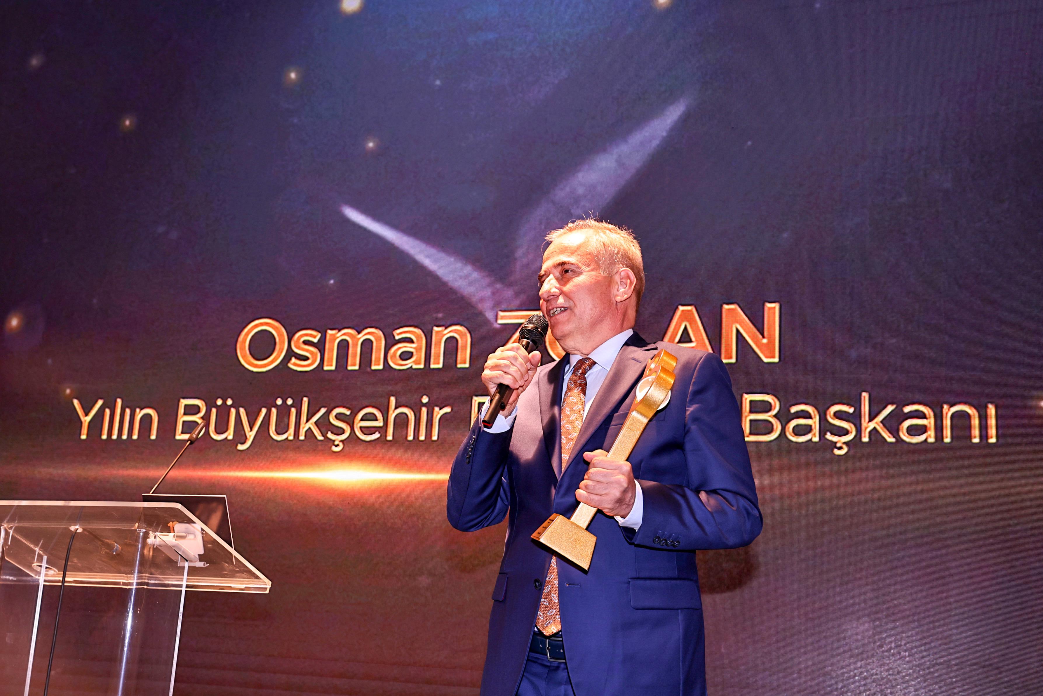 Yılın Büyükşehir Belediye Başkanı ödülü Başkan Zolan’a  (4)