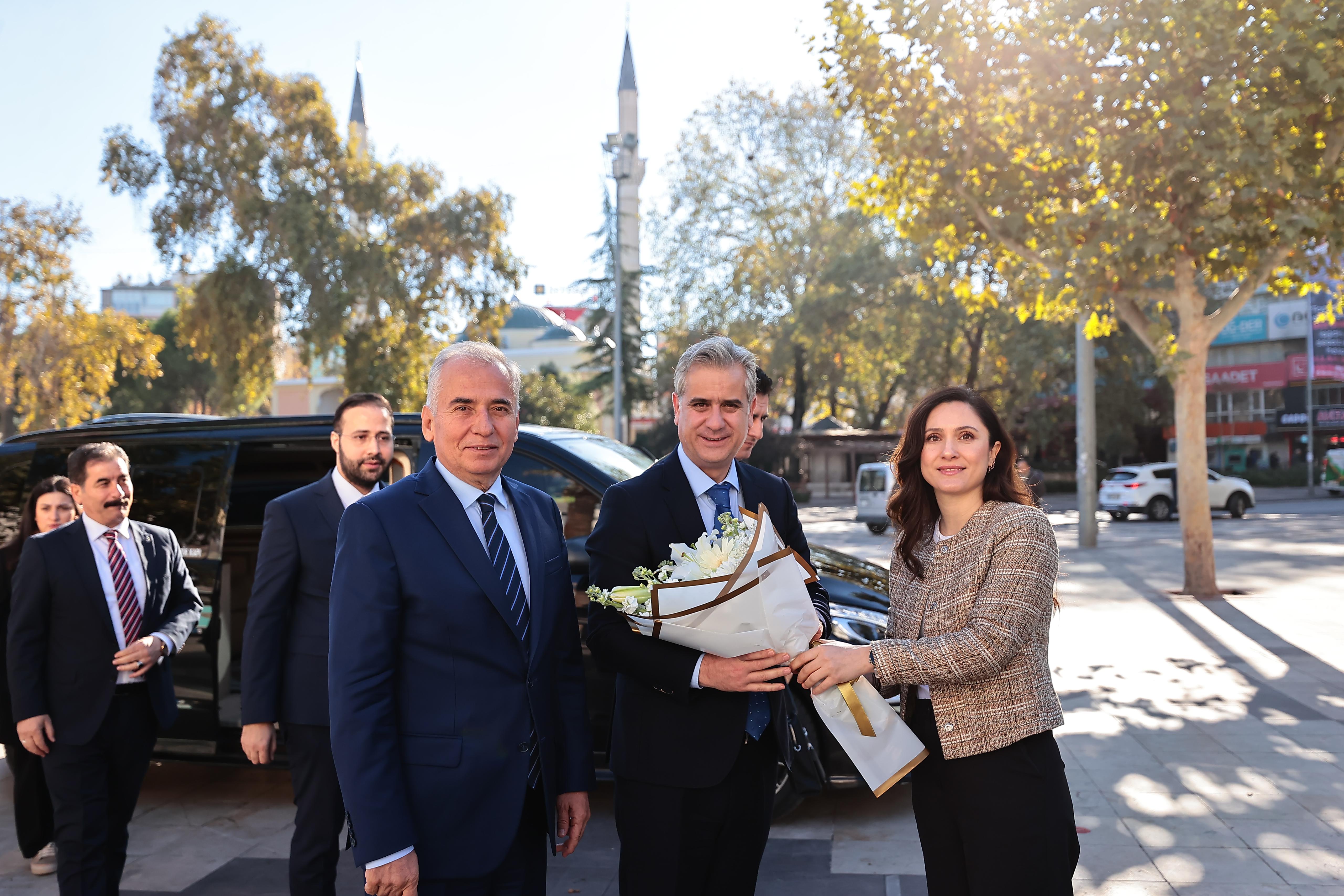 AK Parti Genel Başkan Yardımcısı Yalçın'dan Başkan Zolan’a ziyaret (2)