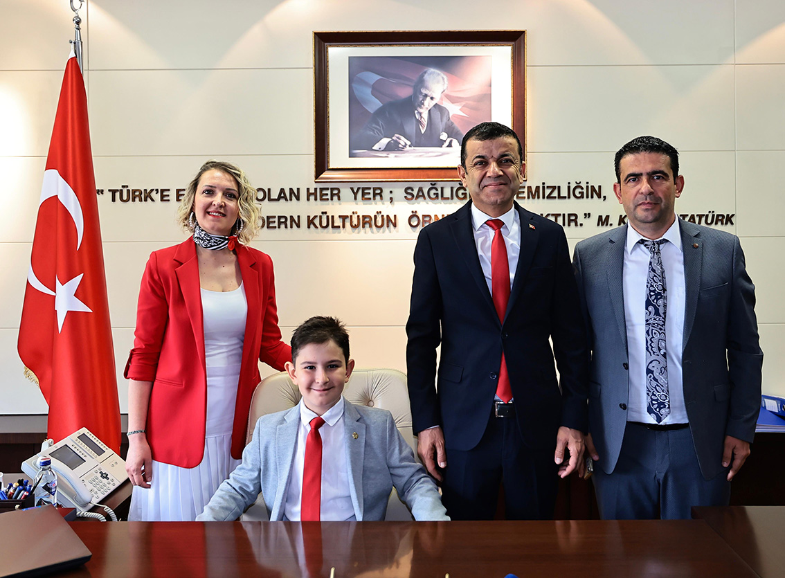 Başkan Bülent Nuri Çavuşoğlu Kaan Ülkülü Ve Ailesi