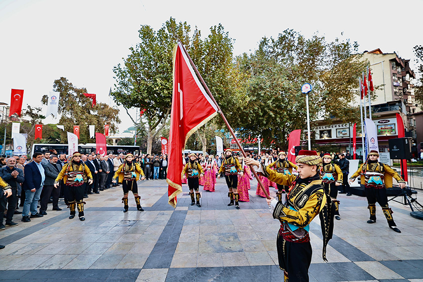 Halk Oyunları Türkiye Şampiyonası Kortej (1)