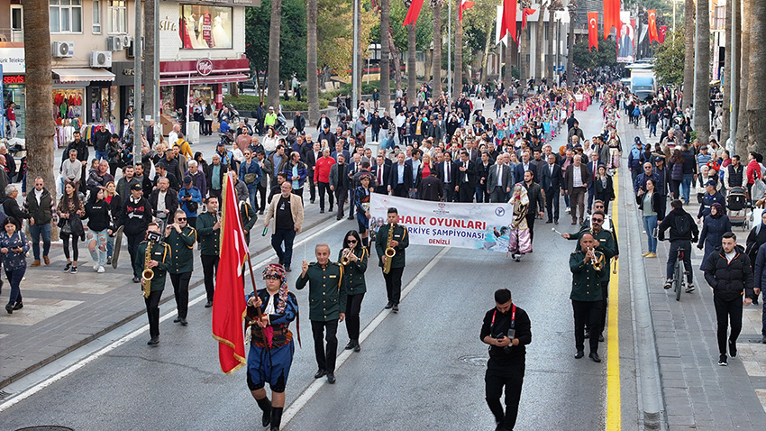 Halk Oyunları Türkiye Şampiyonası Kortejle Başladı Ek Foto (3)