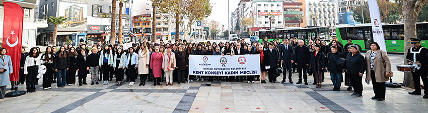 Kadın Meclisi, Atatürk Anıtı’na Çelenk Bıraktı (2)