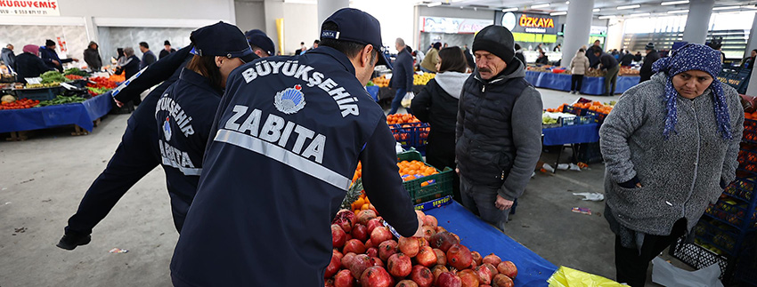 Denizli Büyükşehir’den Pazaryerlerinde Etiket Denetimi (4)