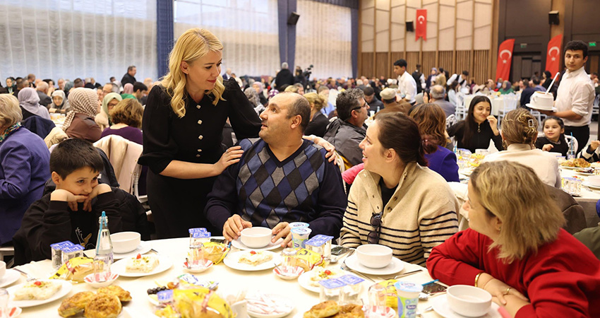 Başkan Doğan Gazi̇ Ve Şehi̇t Yakinlari İle İftarda Buluştu (8)