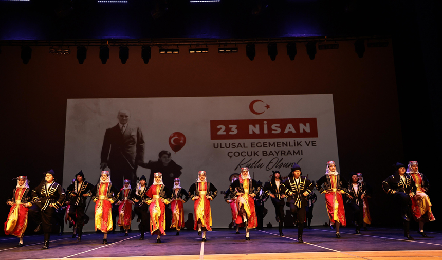 Deni̇zli̇’de 23 Ni̇san Sevi̇nci̇ Sokaklara Taşti 2