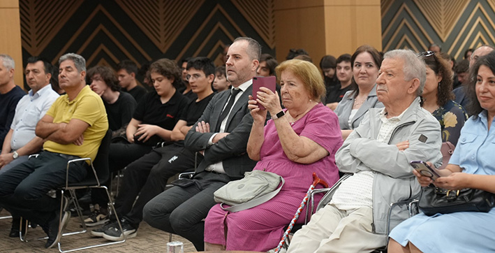 “Bilim Ve Sevgi” Söyleşisi Büyük Ilgi Gördü (1)