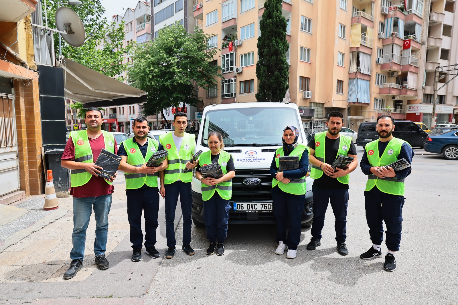 Denizli Büyükşehir Berberlere Penuar Dağıtımına Başladı (2)