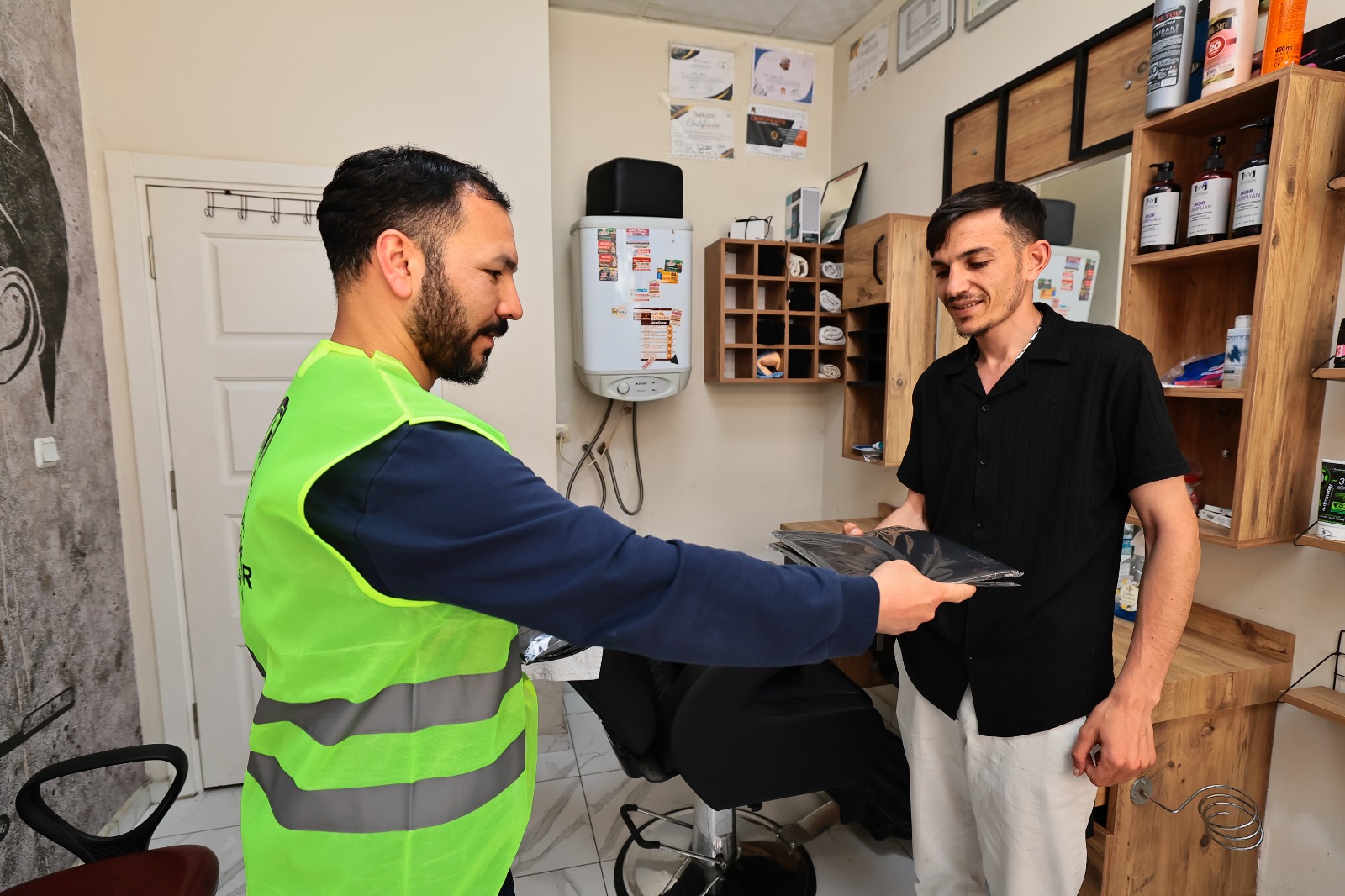 Denizli Büyükşehir Berberlere Penuar Dağıtımına Başladı (4)