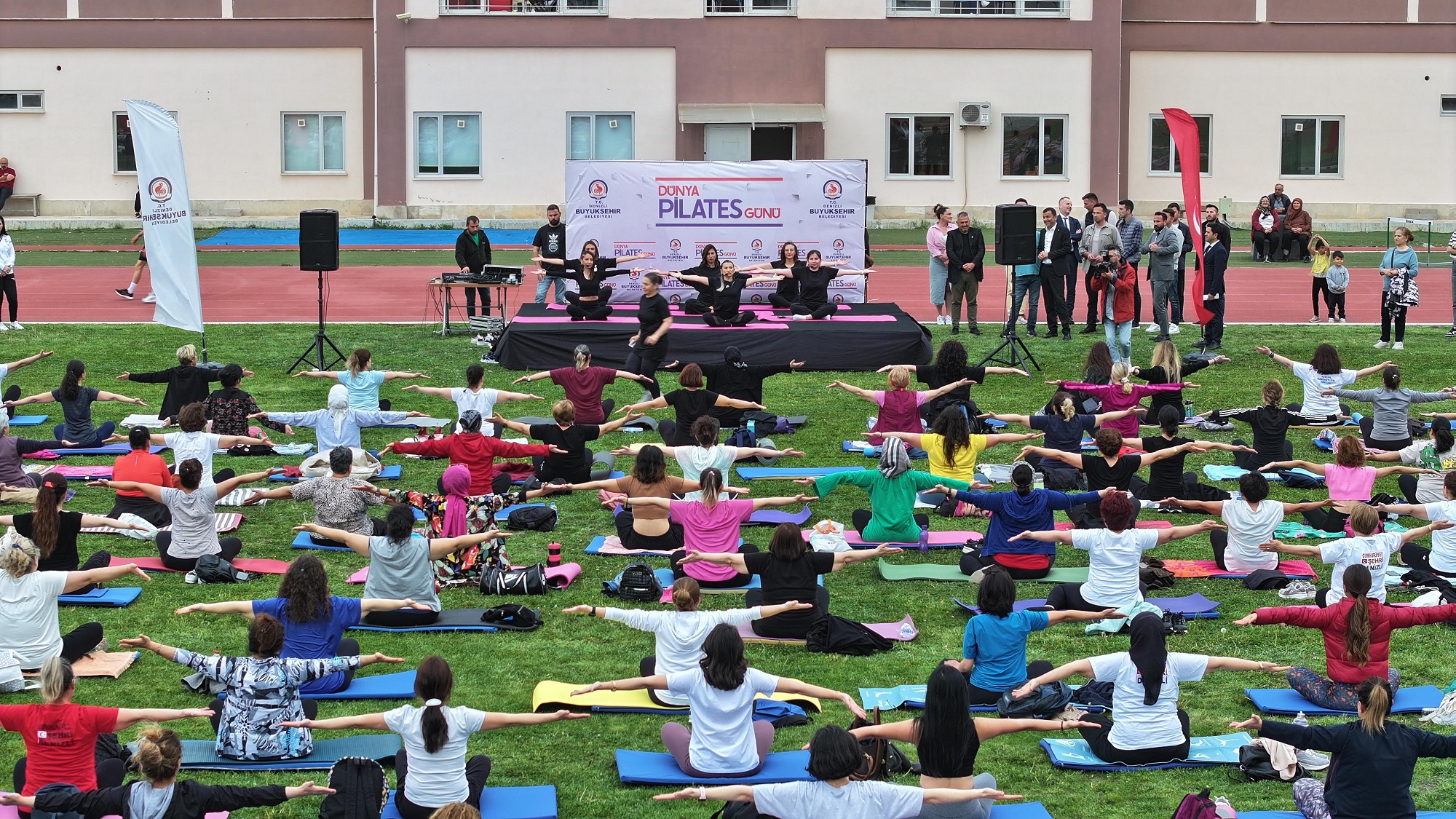 Denizli Büyükşehir’den Kadınlara Pilates Günü Hediyesi (6)