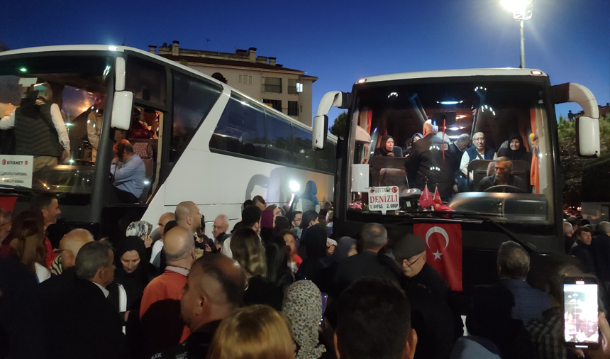 Deni̇zli̇’den İlk Hac Kafi̇lesi̇ Dualarla Uğurlandi 2