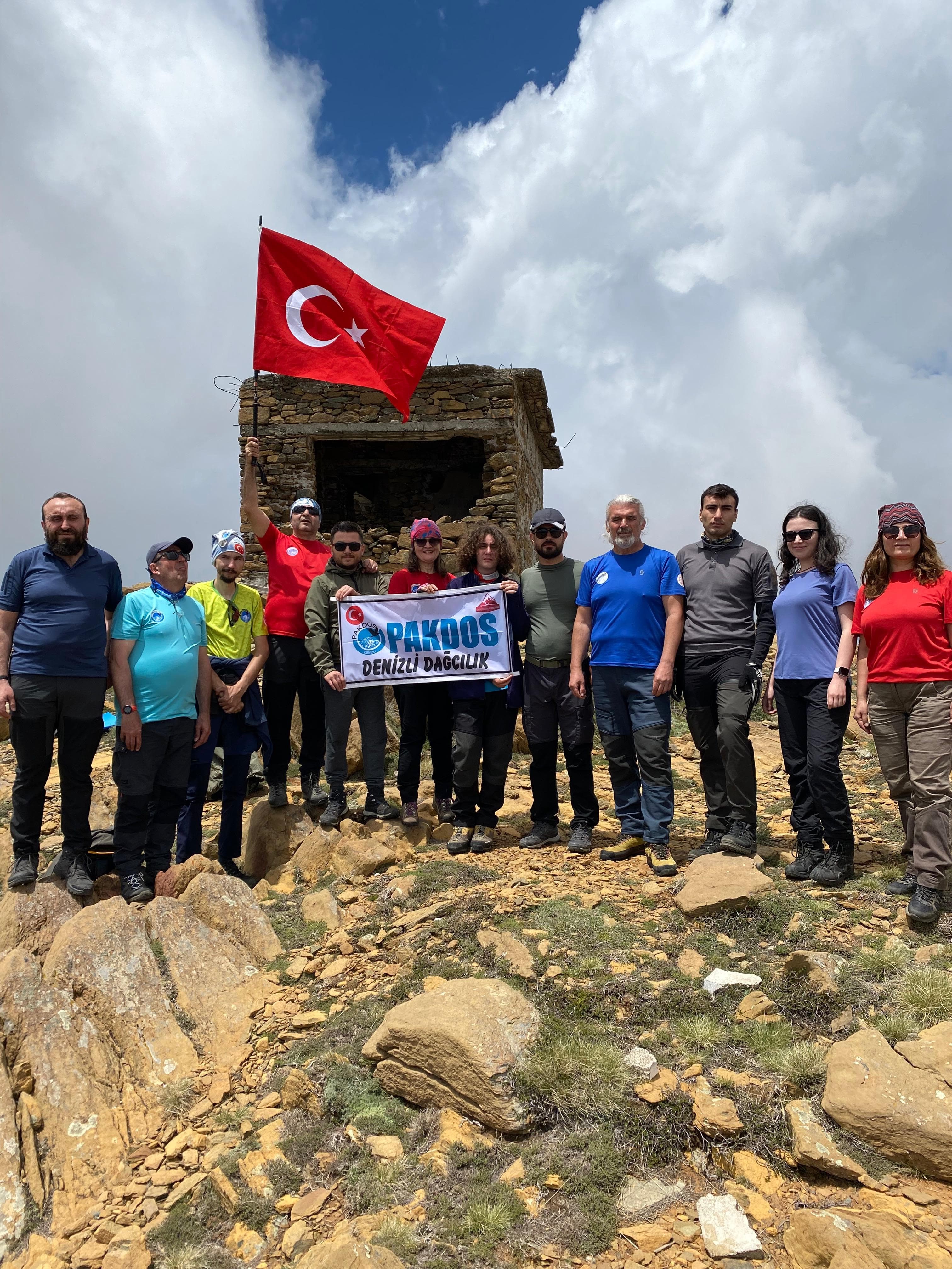 Denizlili Dağcılar 19 Mayıs'ı Sandras Zirvesinde Kutladı (3)