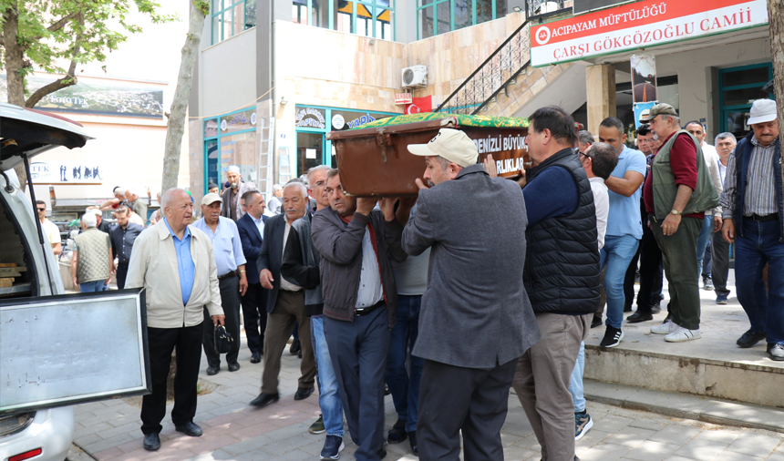 Deni̇zli̇’ye Memleketi̇ne Dönerken Hayatini Kaybetti̇ 6