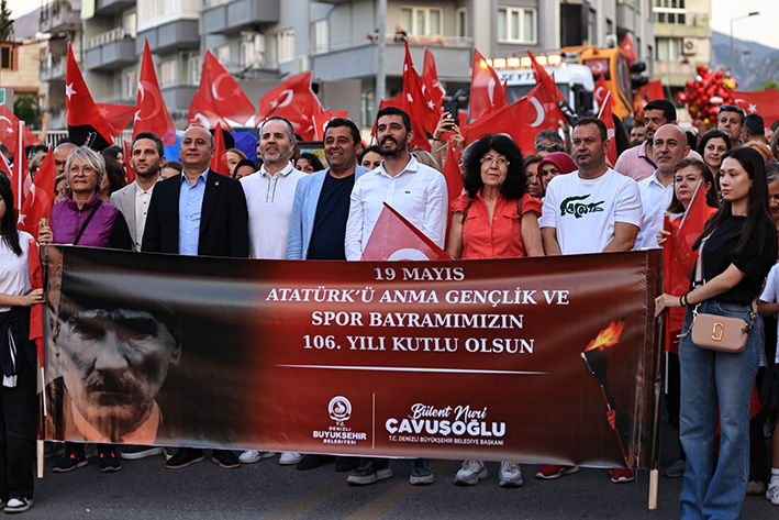 On Binler Fener Alayı’nda Buluştu, 19 Mayıs Şölene Dönüştü (11