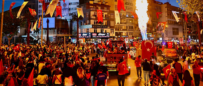 On Binler Fener Alayı’nda Buluştu, 19 Mayıs Şölene Dönüştü (7)