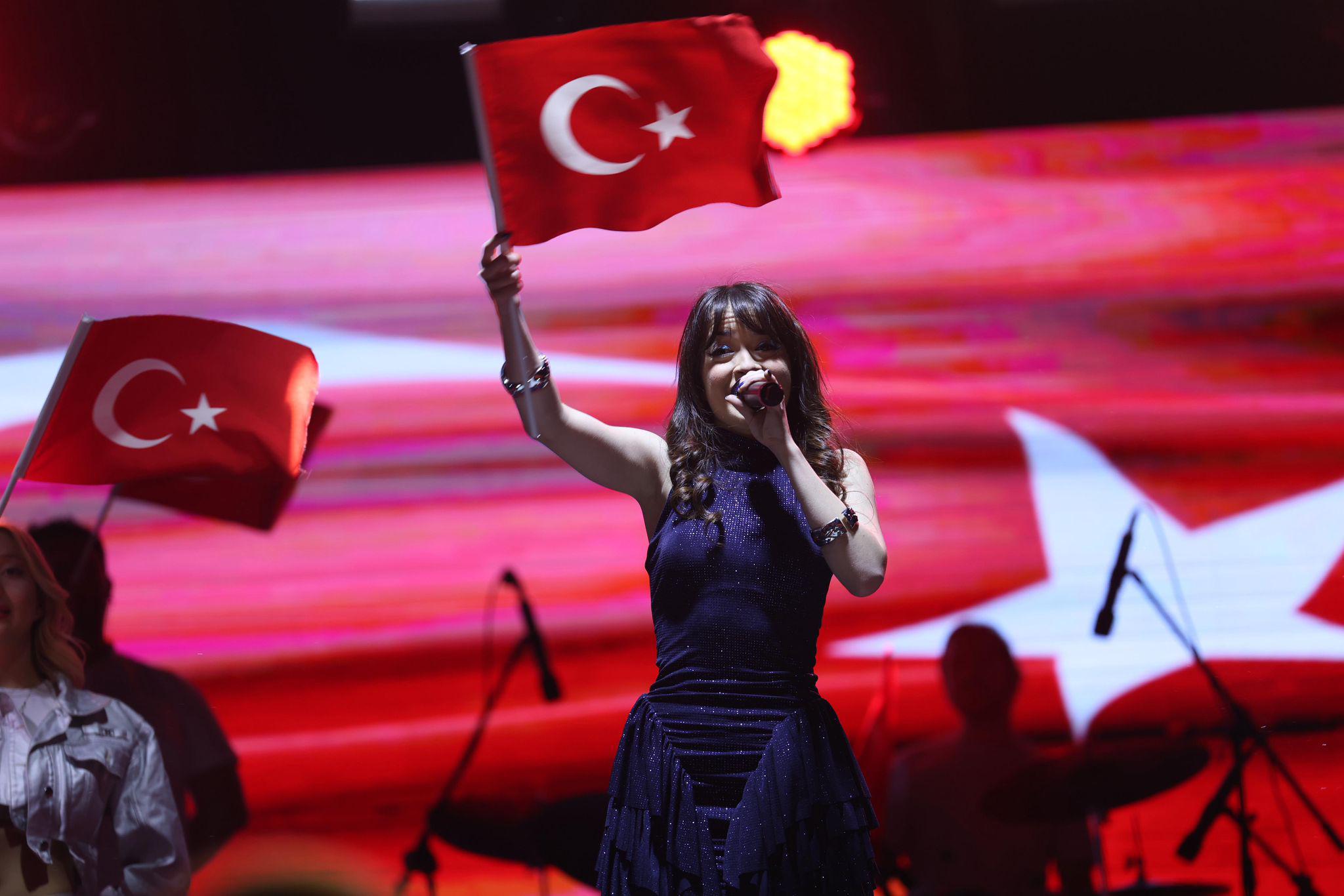 Şarkici Meli̇s Fi̇s Merkezefendi̇'yi̇ Coşturdu (3)