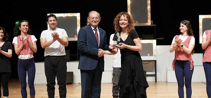 37. Uluslararası Amatör Tiyatro Festivali Unutulmaz Anılarla Tamamlandı (7)