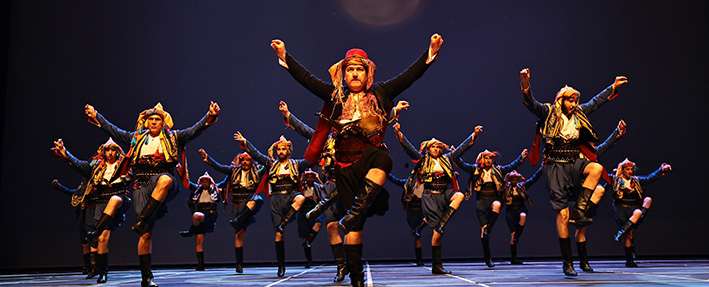 Büyükşehir Halk Dansları Topluluğu'ndan Unutulmaz Final Gösterisi (8)
