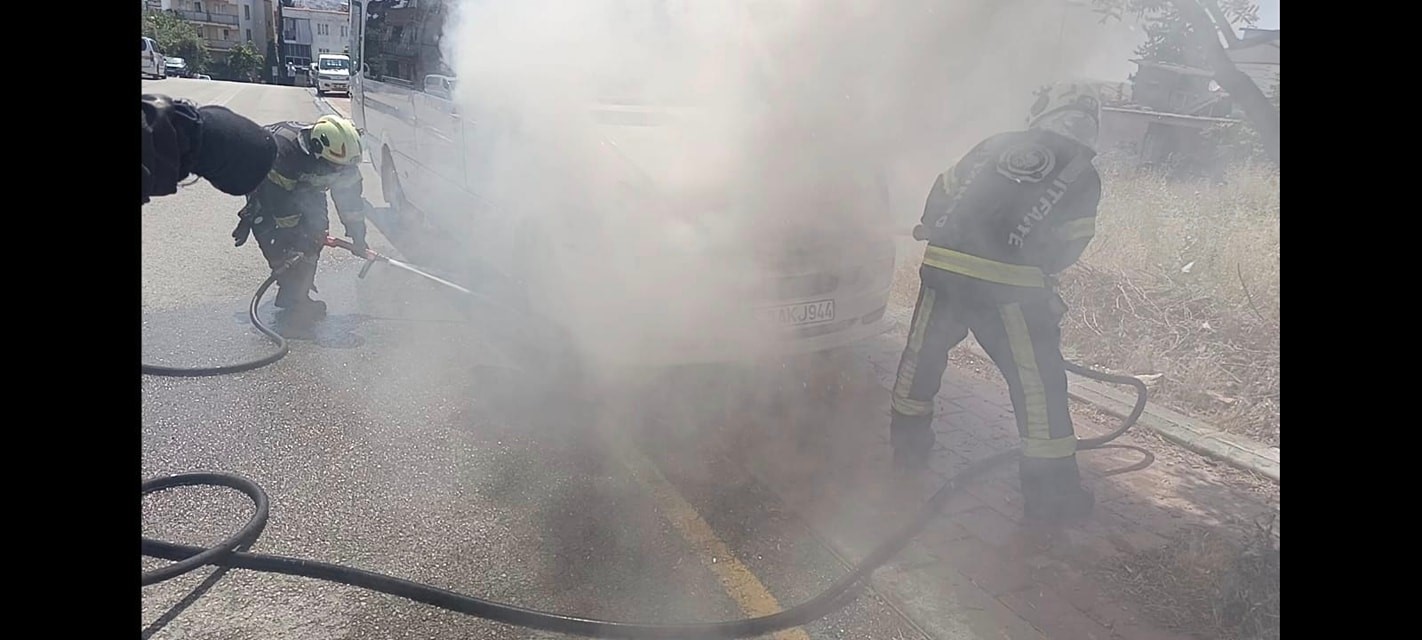 Denizli'de İşçi Servisi Alev Aldı (1)