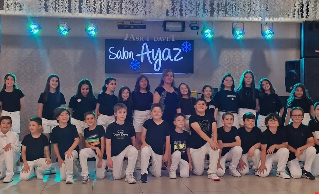 Emsan İlkokulu 4 K Sınıfı Mezuniyet Gösterisiyle Büyüledi (8)